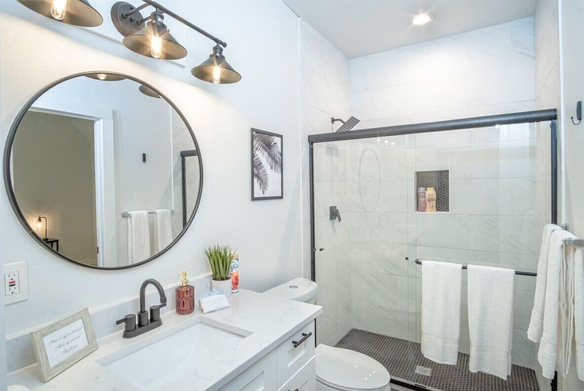 Shower, hair dryer, towels, shampoo