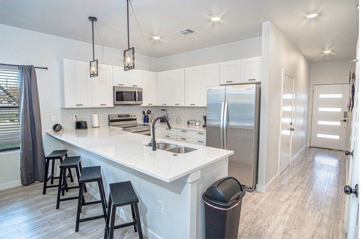 Refrigerador, microondas, horno y parrilla de estufa 