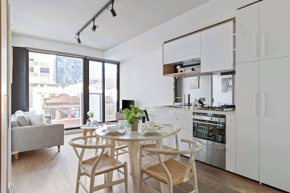 Fridge, microwave, oven, stovetop