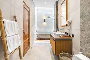 Villa, 2 Schlafzimmer, Balkon, Poolblick | Badezimmer | Kostenlose Toilettenartikel, Haartrockner, Bidet, Handtücher