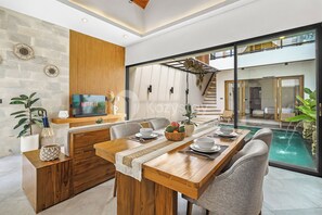 Villa, 2 habitaciones, balcón, vista a la alberca | Comedor