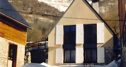 Chalet au pied de la cascade dâArs â Calme, nature et authenticitĂ©