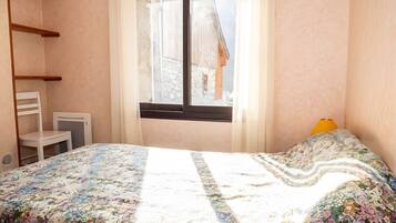 2 soverom og strykejern/-brett