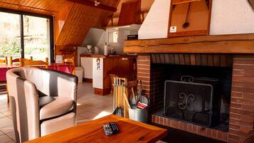 Televisie en een open haard