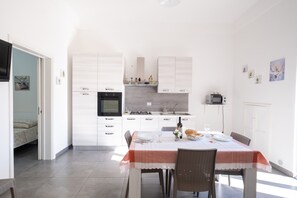 Dining - Apartment 'Casa Vacanze Lu Rizzaru' with Private Terrace, Balcony & Air Conditioning (Nardò)