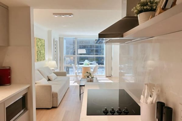 Private kitchen - Downtown Luxury Suite w/ Private Kitchen, Laundry, Parking (Vancouver)