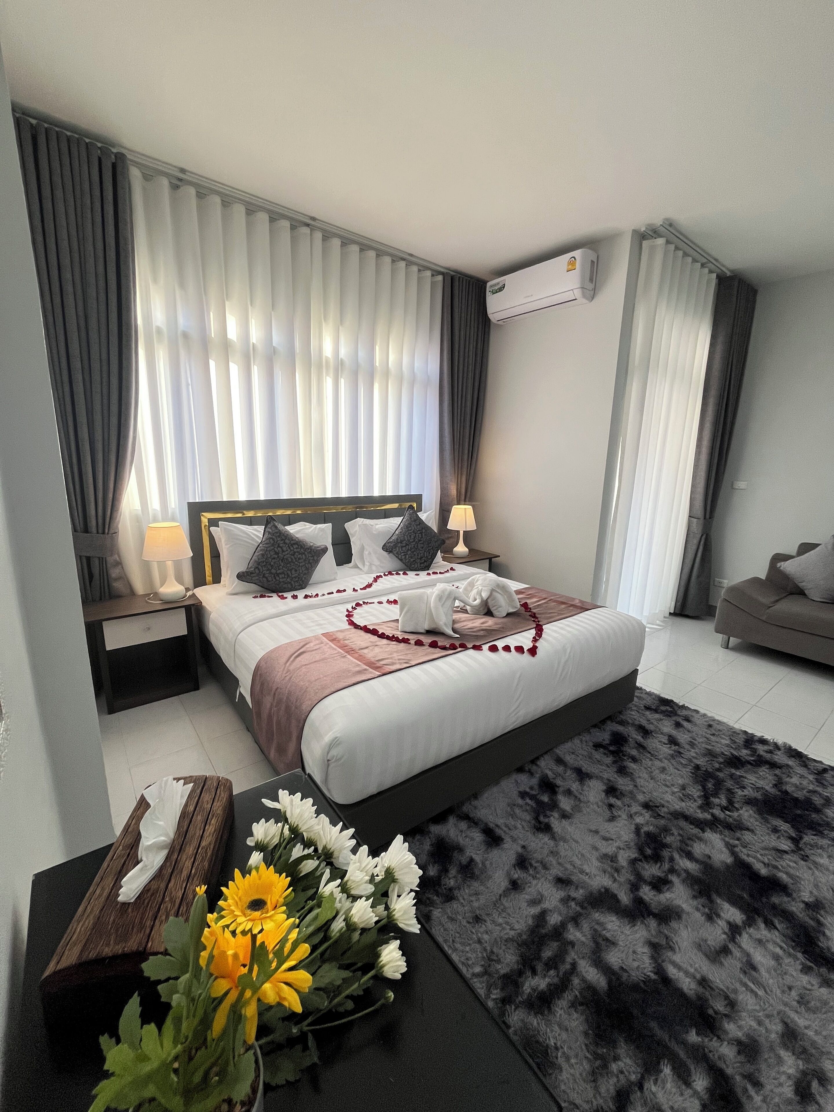 Habitación superior, balcón | Minibar, caja fuerte, espacio para trabajar con un portátil