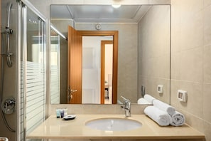 Apartment | Interior - Gordon Beach Bright Stay by Sea N' Rent (Tel Aviv)