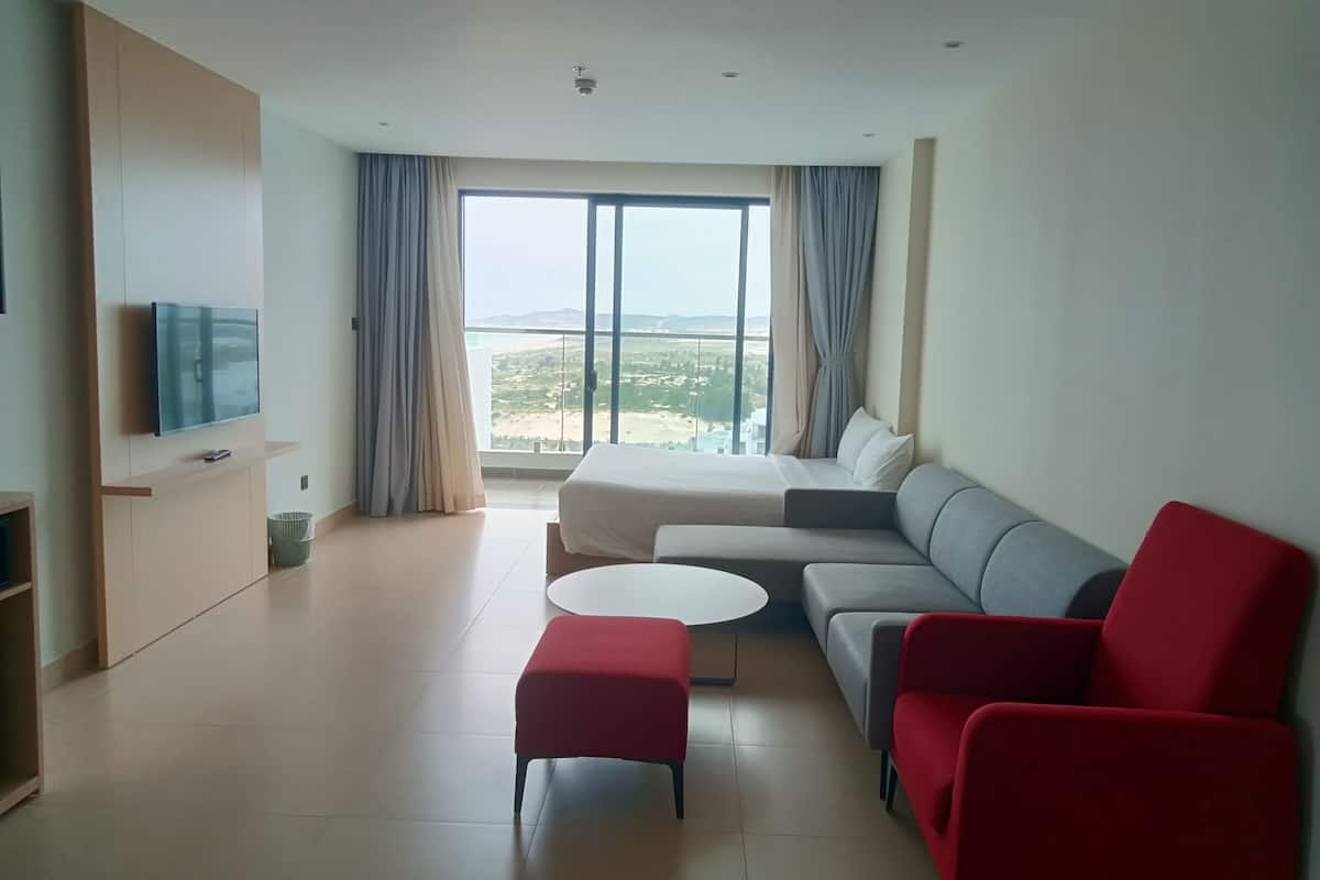 Family Suite, Partial Ocean View | Minibar, in-room safe, desk, iron/ironing board