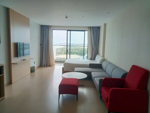 Minibar, in-room safe, desk, soundproofing - Oceanview The Arena Cam Ranh Apartment  (Cam Ranh)