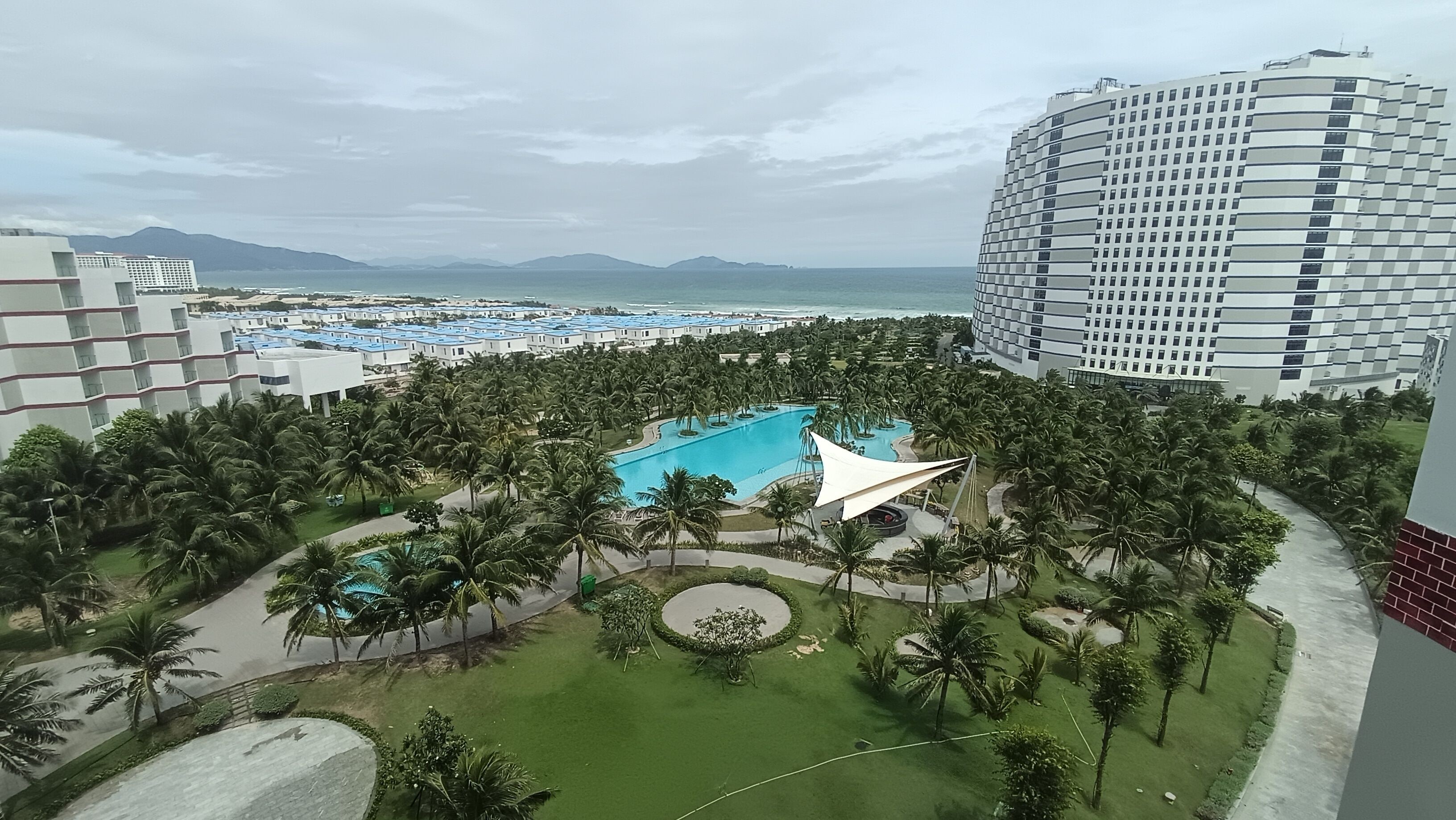 Minibar, coffres-forts dans les chambres, bureau, chambres insonorisées