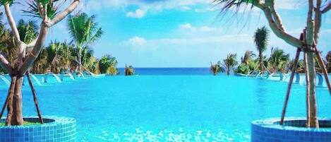 2 albercas al aire libre