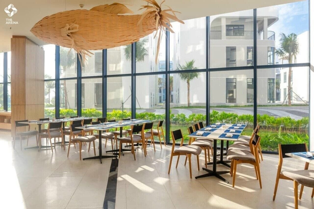 Se ofrece un desayuno bufé (250000 VND por persona)