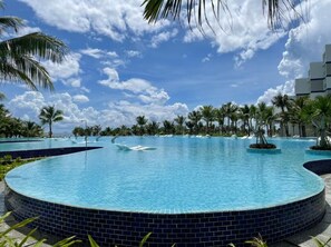 2 outdoor pools