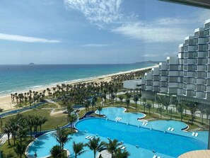 Beach/ocean view - Oceanview The Arena Cam Ranh Apartment  (Cam Ranh)