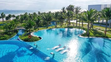 2 outdoor pools