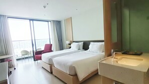 Minibar, in-room safe, desk, soundproofing - Oceanview The Arena Cam Ranh Apartment  (Cam Ranh)