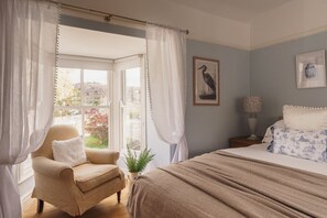 4 bedrooms, iron/ironing board, travel cot, WiFi - Wansfell View, Central Hawkshead with Hot Tub (Hawkshead)