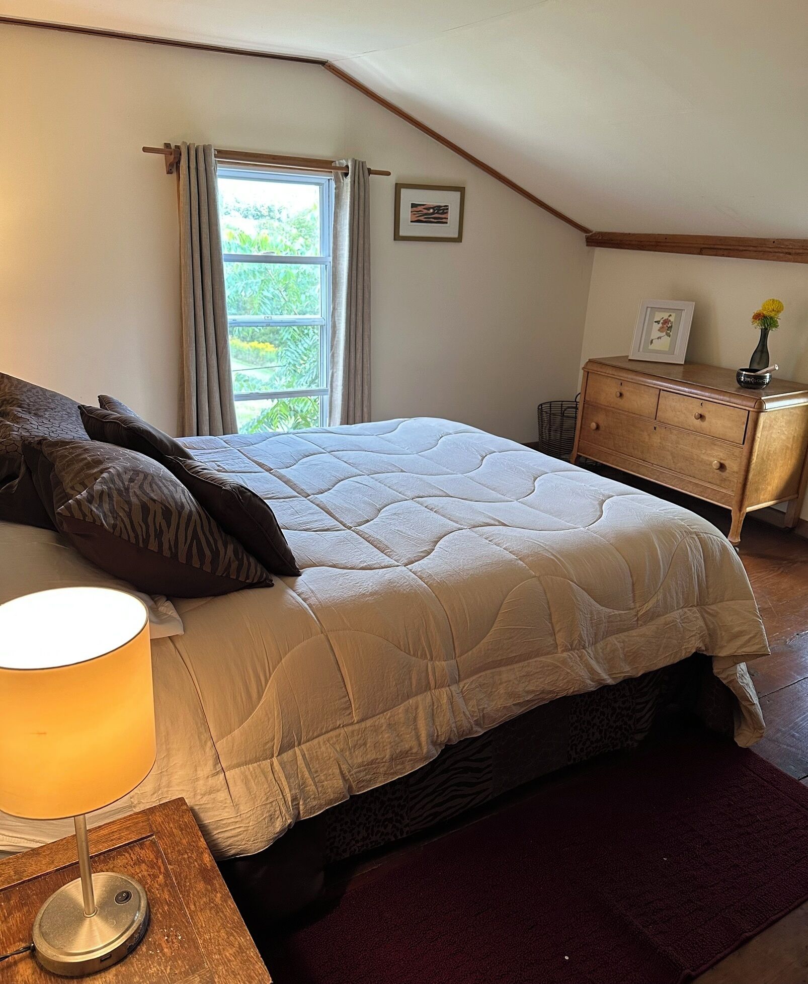 2 habitaciones, escritorio, tabla de planchar con plancha y wifi 