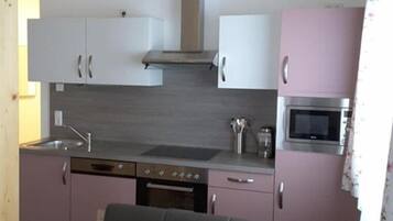 Comfort Condo, 2 Bedrooms, Pets allowed, Garden View | Private kitchen