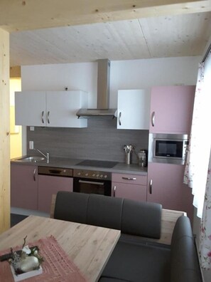 Comfort Condo, 2 Bedrooms, Pets allowed, Garden View | Private kitchen