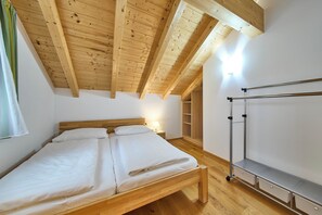 أسرّة أطفال/رضّع وواي فاي مجانًا وملاءات أسرّة