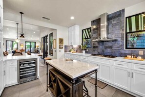 Fridge, microwave, oven, stovetop - Crown Jewel of El Paseo with Private Pool/Spa (Palm Desert)