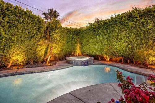 Crown Jewel of El Paseo with Private Pool/Spa