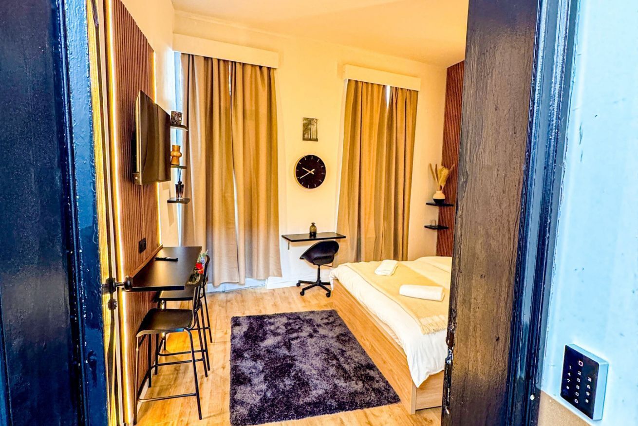 5 bedrooms, WiFi, bed sheets