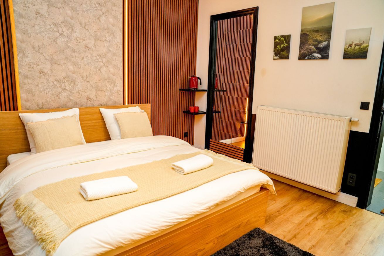 5 bedrooms, WiFi, bed sheets