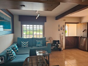 Fernseher, DVD-Player, Stereoanlage