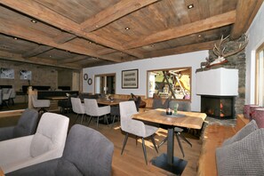 บ้านคอมฟอร์ท, 4 ห้องนอน | ร้านอาหาร