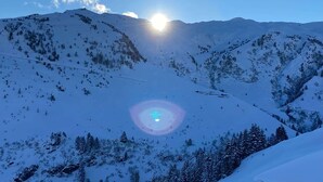 A snow-covered mountain landscape with a clear sky and the sun shining. - Unique Alpine Pasture in the Zillertal Mountains (Zellberg)