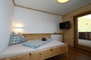 11 bedrooms, bed sheets - Unique Alpine Pasture in the Zillertal Mountains (Zellberg)