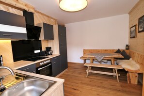 Classic House, Multiple Bedrooms | Living room | Fireplace