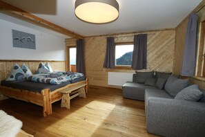 Classic House, Multiple Bedrooms | 11 bedrooms, bed sheets