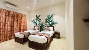 Kamar Twin Deluks | Setrika/meja setrika dan seprai linen