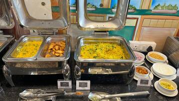 Sarapan prasmanan setiap hari dengan biaya tambahan