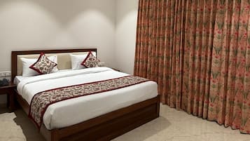 Deluxe-Doppelzimmer | Bügeleisen/Bügelbrett, Bettwäsche