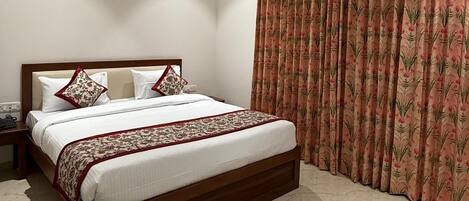 Deluxe tweepersoonskamer | Een strijkplank/strijkijzer, beddengoed