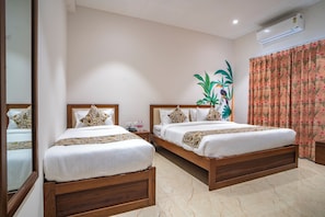 Studio Familial | Fer et planche à repasser, draps fournis