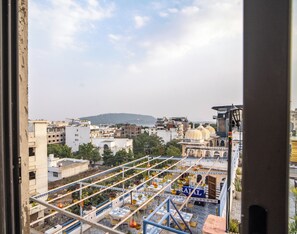 Family Studio | City view - MAYA'S MANOR - A Luxury Lake View Boutique Hotel (Udaipur)