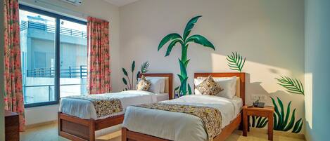 Iron/ironing board, bed sheets