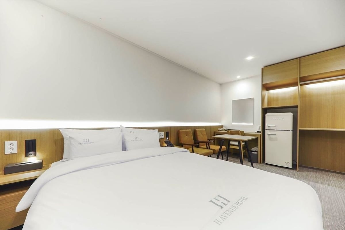 Deluxe kamer, niet-roken, uitzicht op stad | Een bureau, gratis wifi, beddengoed