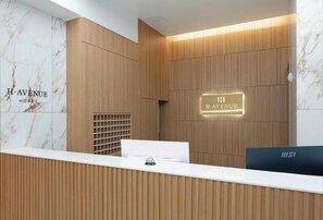 منصة إجراءات تسجيل الوصول/المغادرة