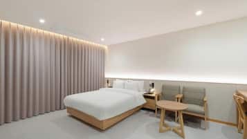 Suite Room | Desk, free WiFi