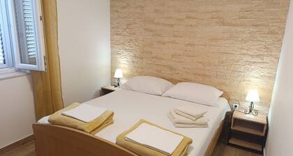 Seafront apartment Valla 1
