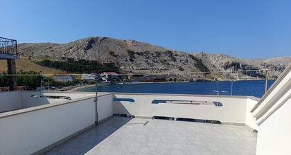 Seafront apartment Valla 3