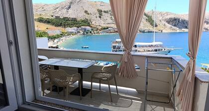 Seafront apartment Valla 5