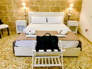 1 bedroom, WiFi, bed sheets - Room 'Corte Gabellone  Camera Deluxe' with Wi-Fi and Air Conditioning (nardò)